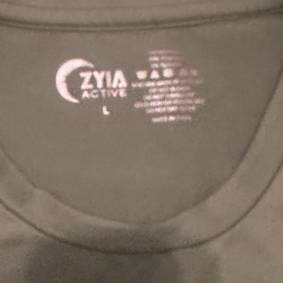 Size L Bundle of 2 Zyia Kettlebell shirts - Picture 2 of 4